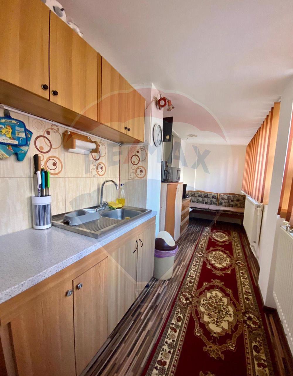 Apartament cu 3/4 camere, decomandat, Barieră