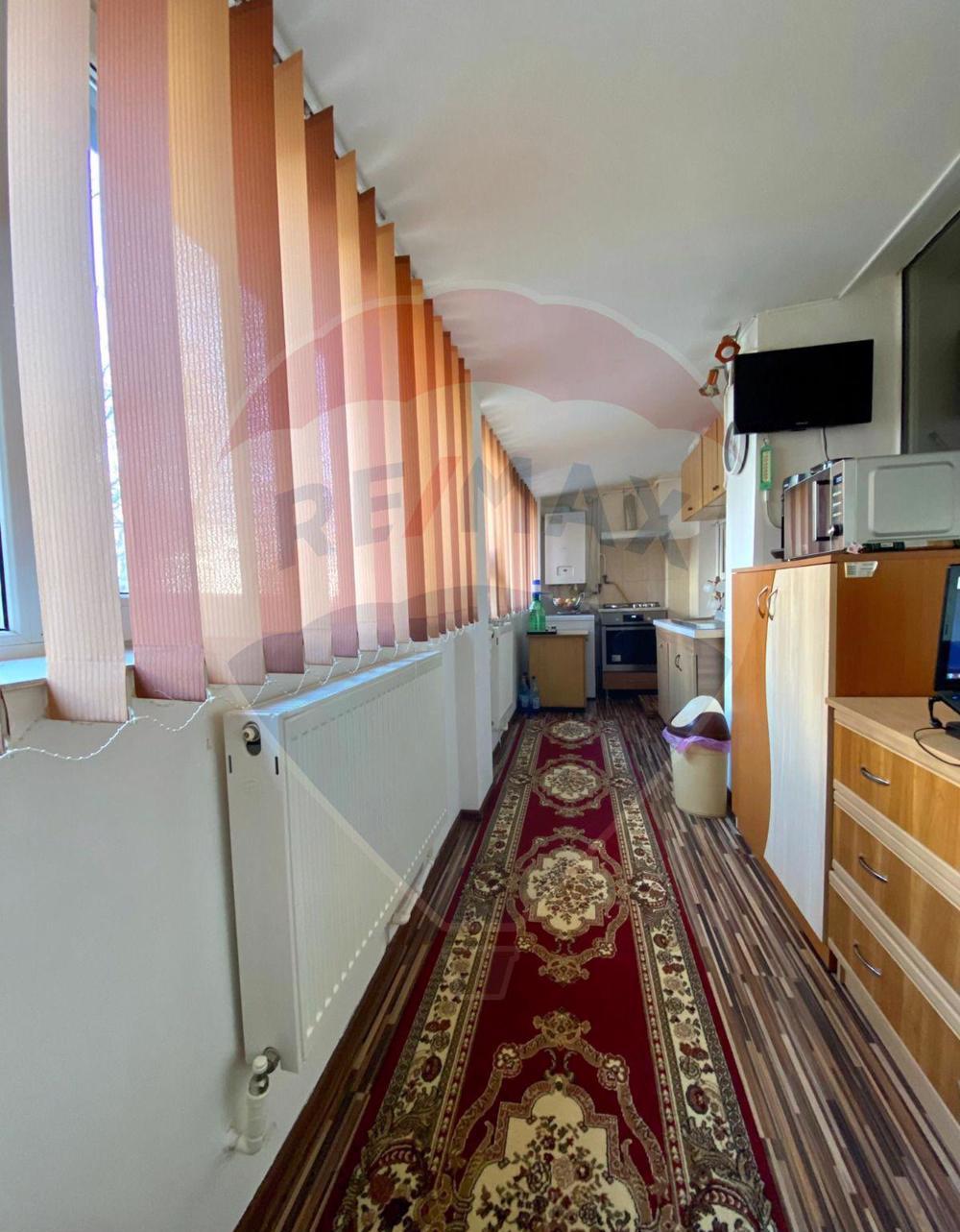 Apartament cu 3/4 camere, decomandat, Barieră