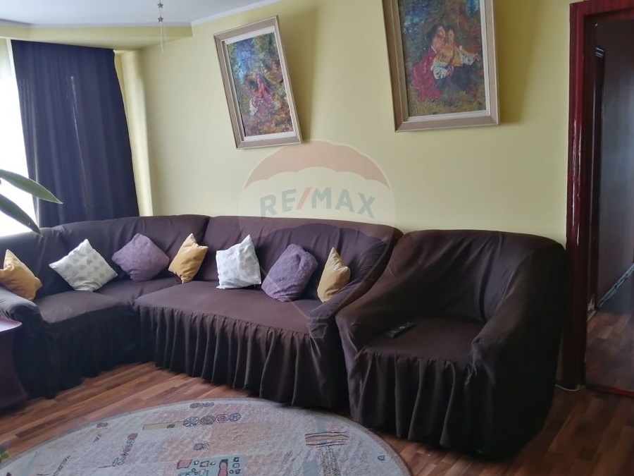 Apartament cu 4 camere de vânzare în zona Micro 16