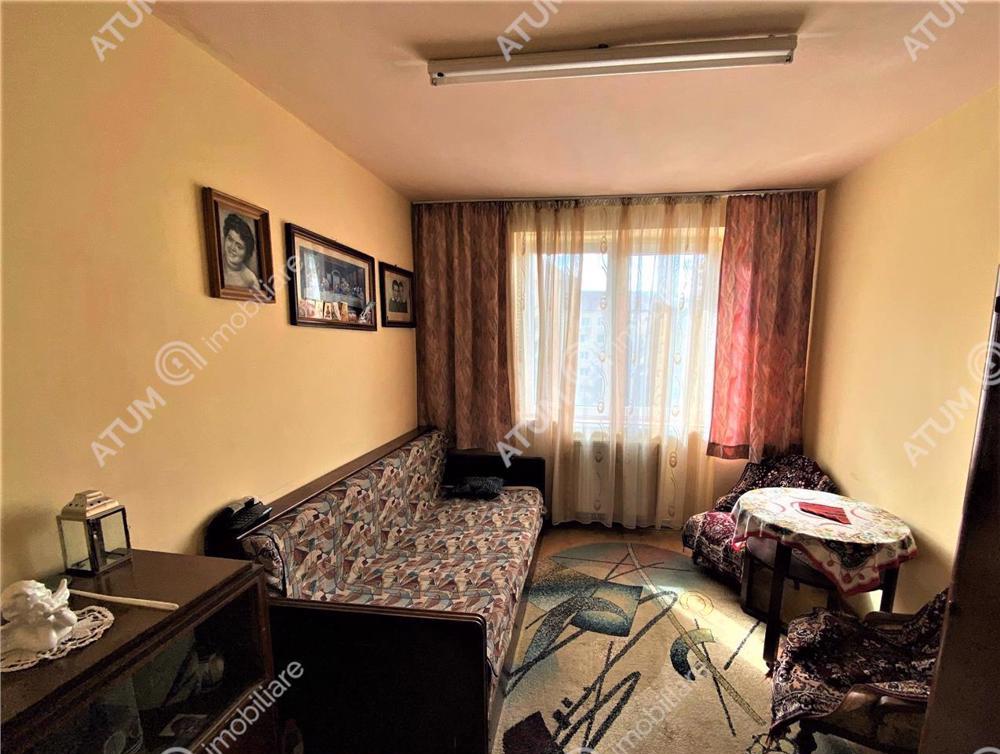 Apartament cu 4 camere decomandate si 2 bai in zona Nicolae Iorga