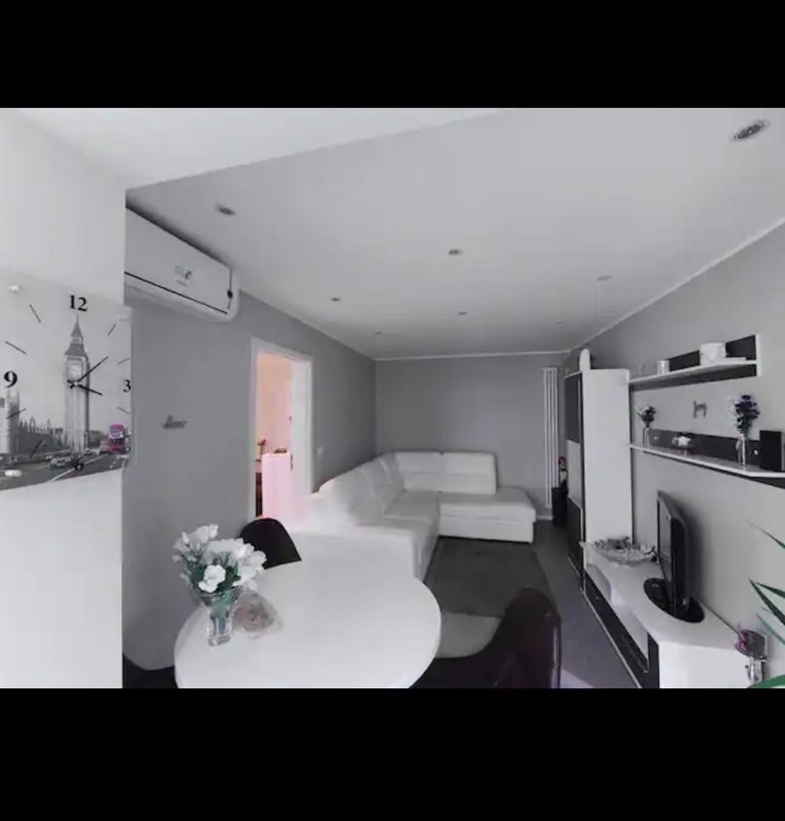APARTAMENT CU DOUA CAMERE  MOBILAT LUX IN CIRCUMVALATIUNII!