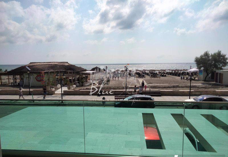 Apartament cu trei camere cu vedere frontala la mare