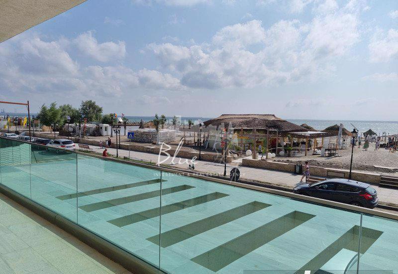 Apartament cu trei camere cu vedere frontala la mare