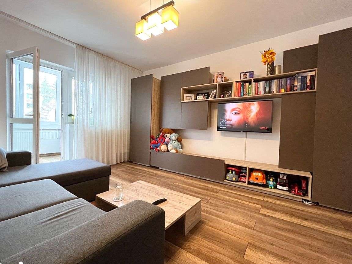 Apartament de 2 camere, 54 mp, decomandat, Zona Astra