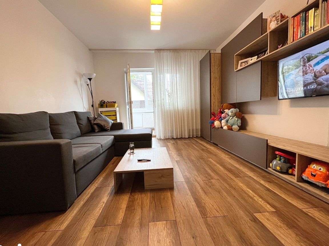Apartament de 2 camere, 54 mp, decomandat, Zona Astra