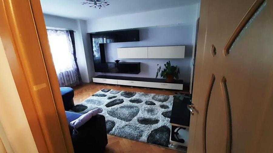 Apartament de 3 camere decomandate in zona Centrala