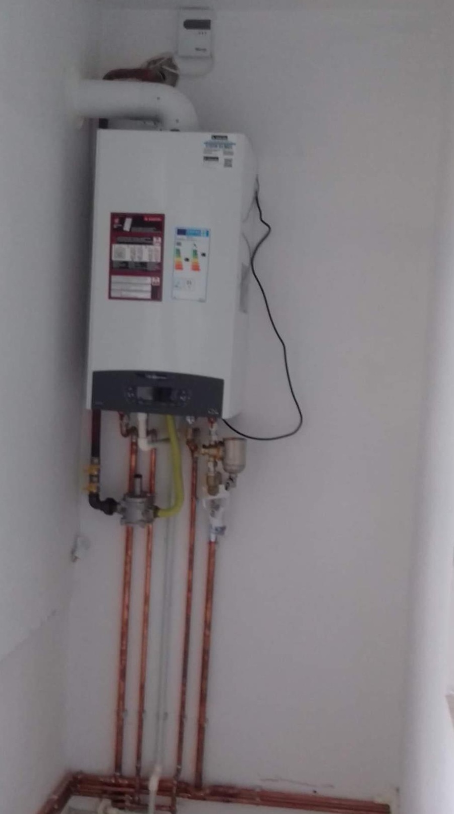 apartament de ichiriat valea rosie etajul1 cu centrala proprie