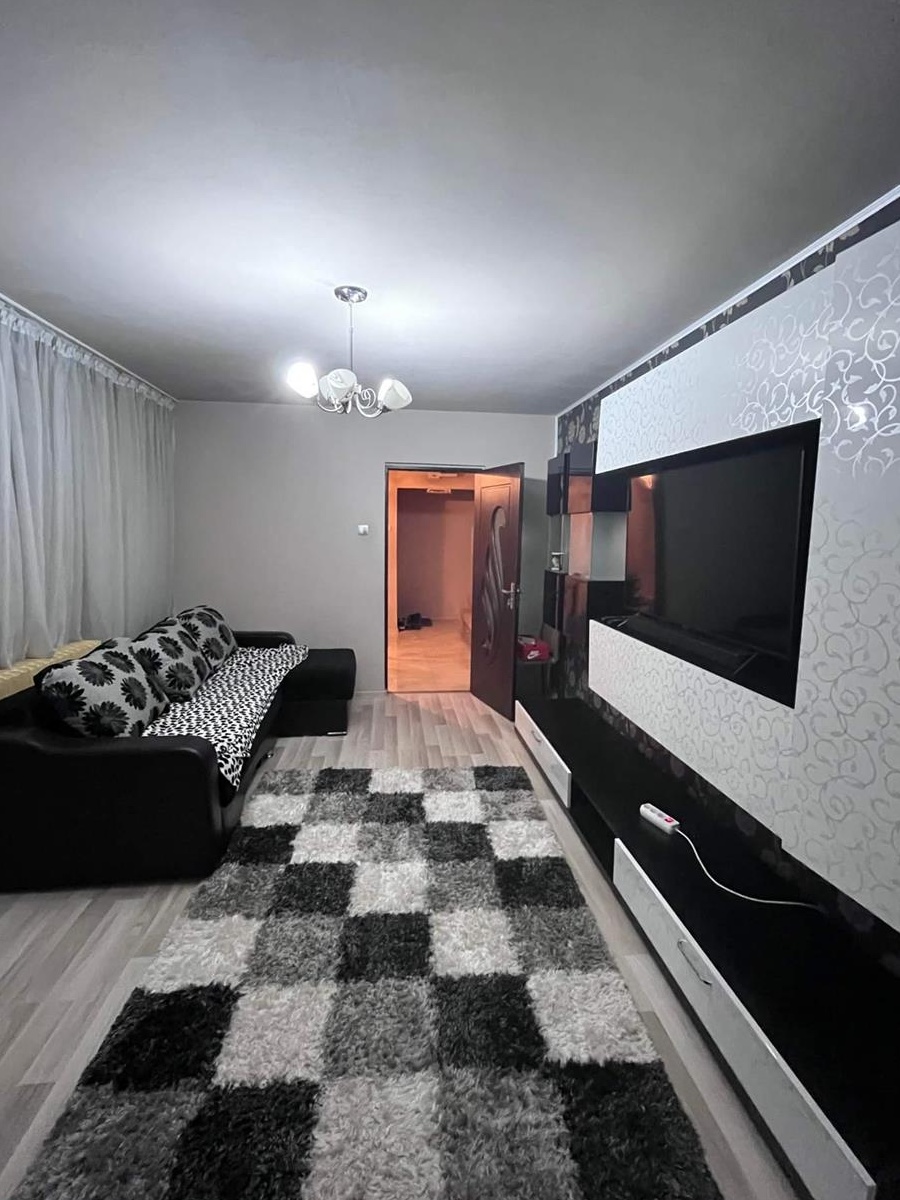 apartament de ichiriat valea rosie etajul1 cu centrala proprie