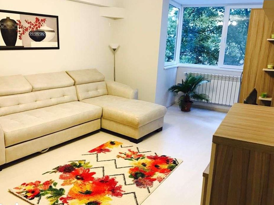 Apartament de inchiriat - 2 camere - central finisat lux