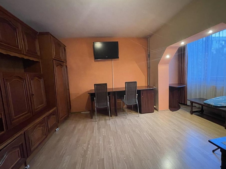 Apartament de inchiriat cu 2 camere, decomandat, disponibil imediat