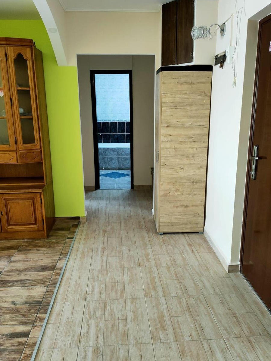 Apartament de închiriat cu 2 camere decomandat zona Bucovina