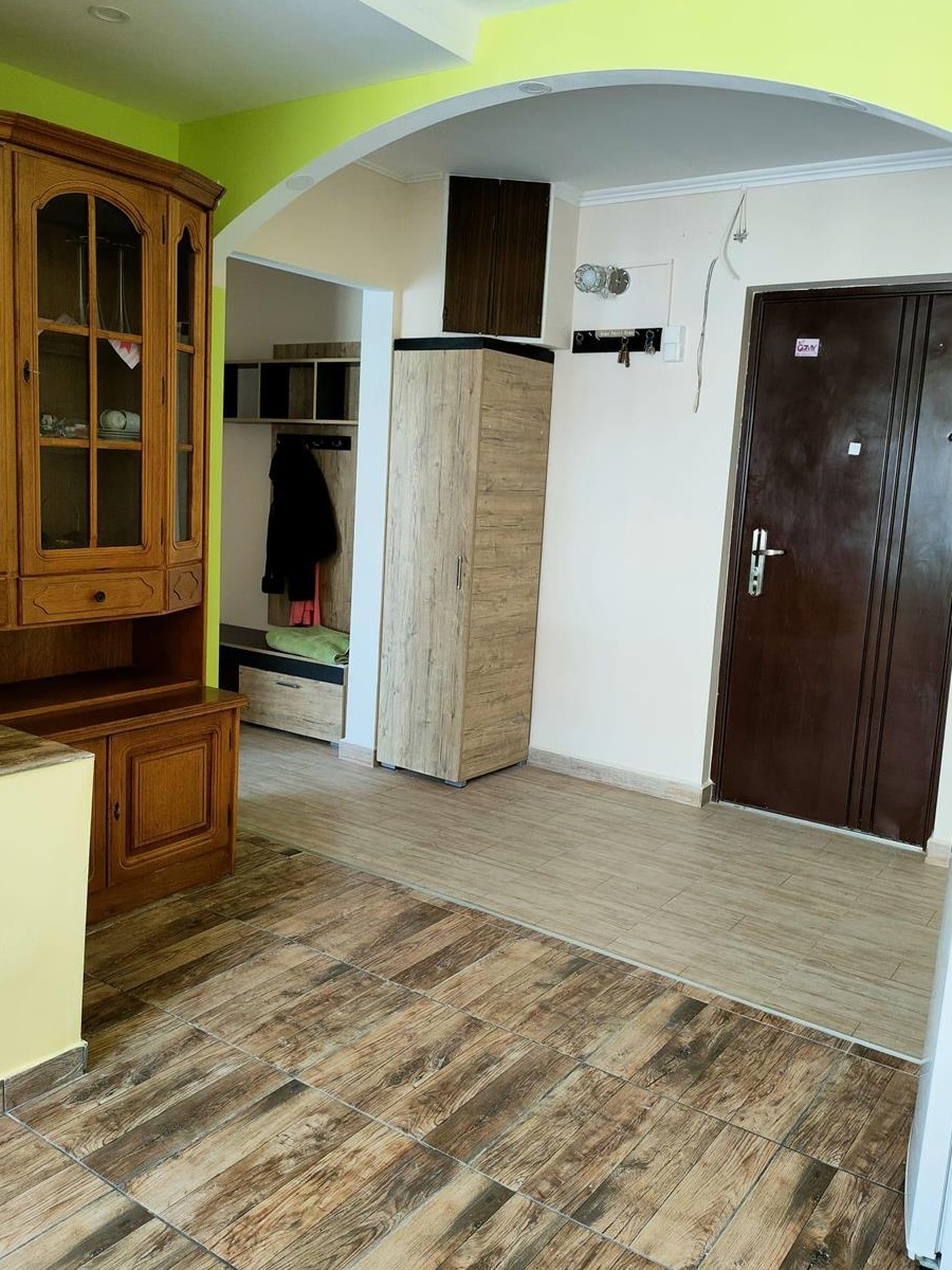 Apartament de închiriat cu 2 camere decomandat zona Bucovina