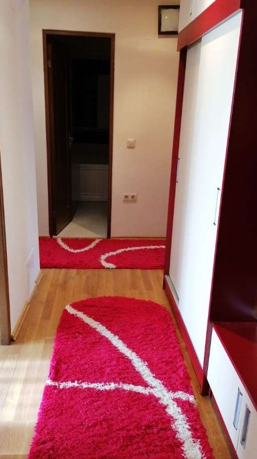 Apartament de inchiriat cu doua dormitoare, doua bai,mobilat si utilat