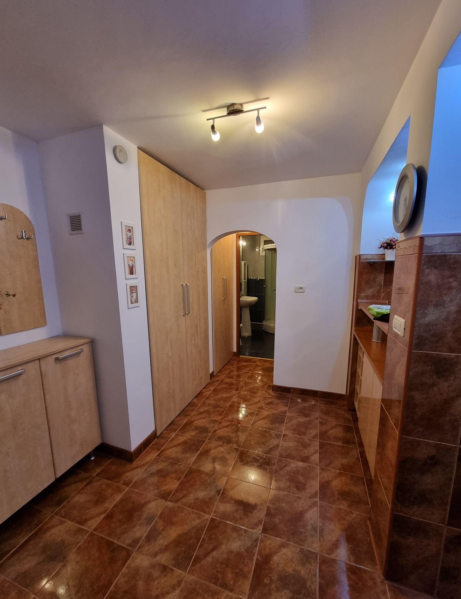 Apartament decomandat 2 camere central