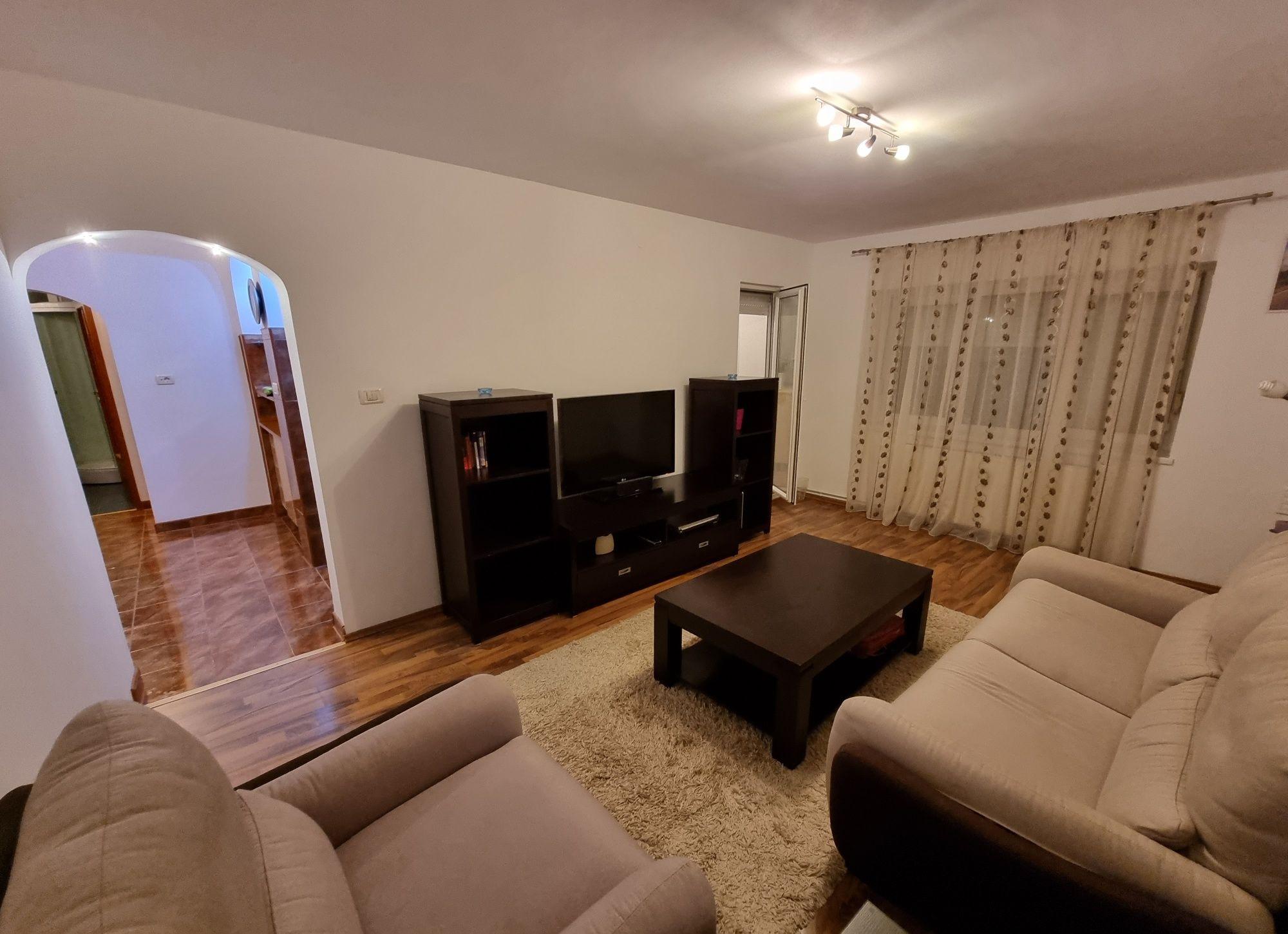 Apartament decomandat 2 camere central