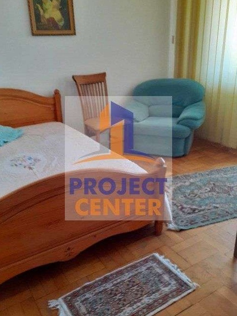 Apartament doua camere, decomandat, ultracentral, terasa spatioasa