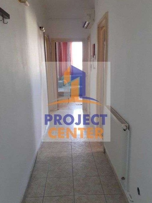 Apartament doua camere, decomandat, ultracentral, terasa spatioasa