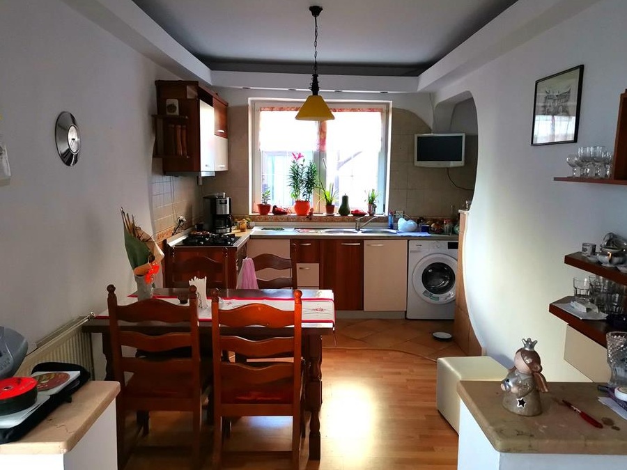 Apartament la casa 2 camere zona buna