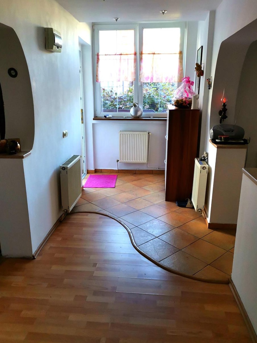 Apartament la casa 2 camere zona buna