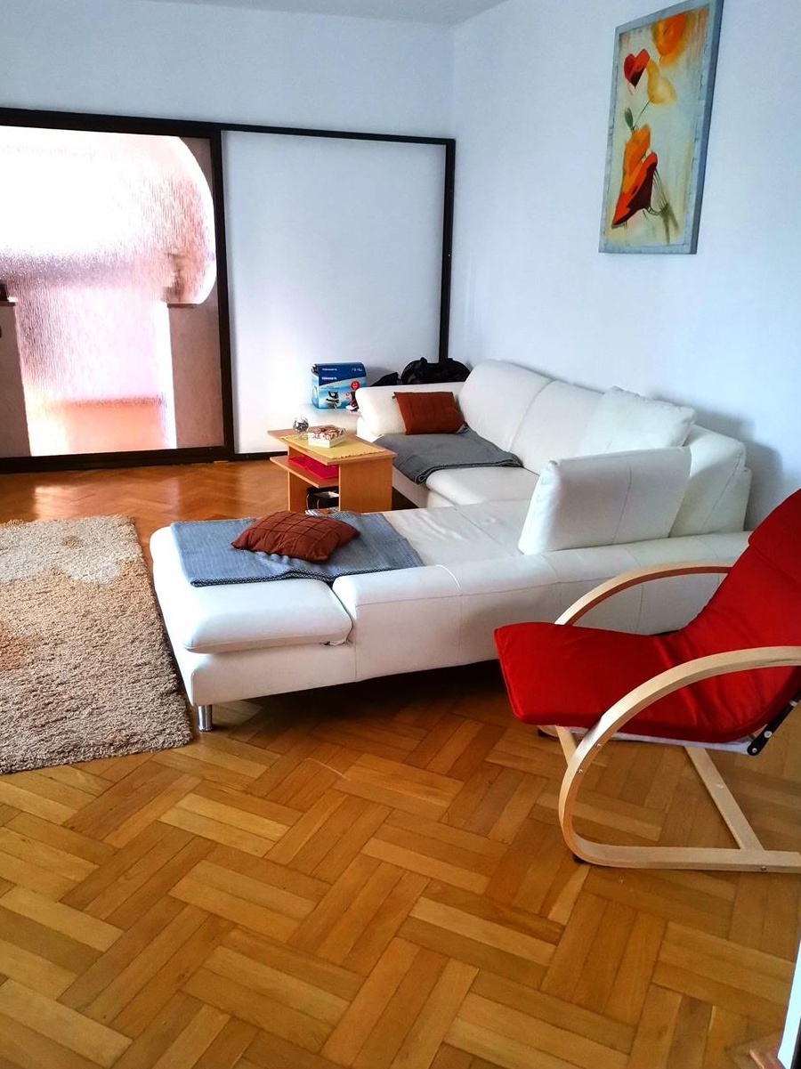 Apartament la casa 2 camere zona buna