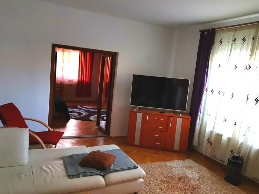 Apartament la casa 2 camere zona buna