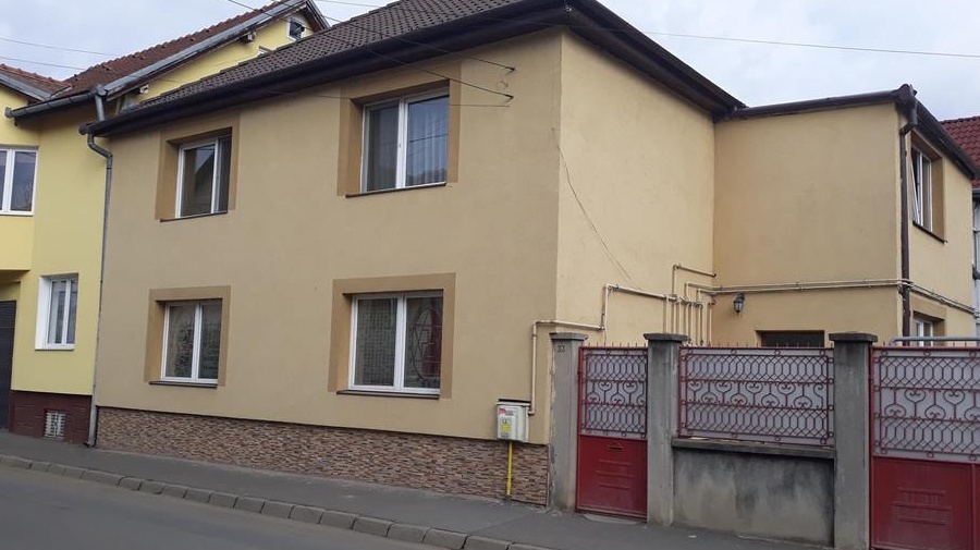 Apartament la casa, 3 camere -  pretabil cabinet, birouri, Zona Luptei