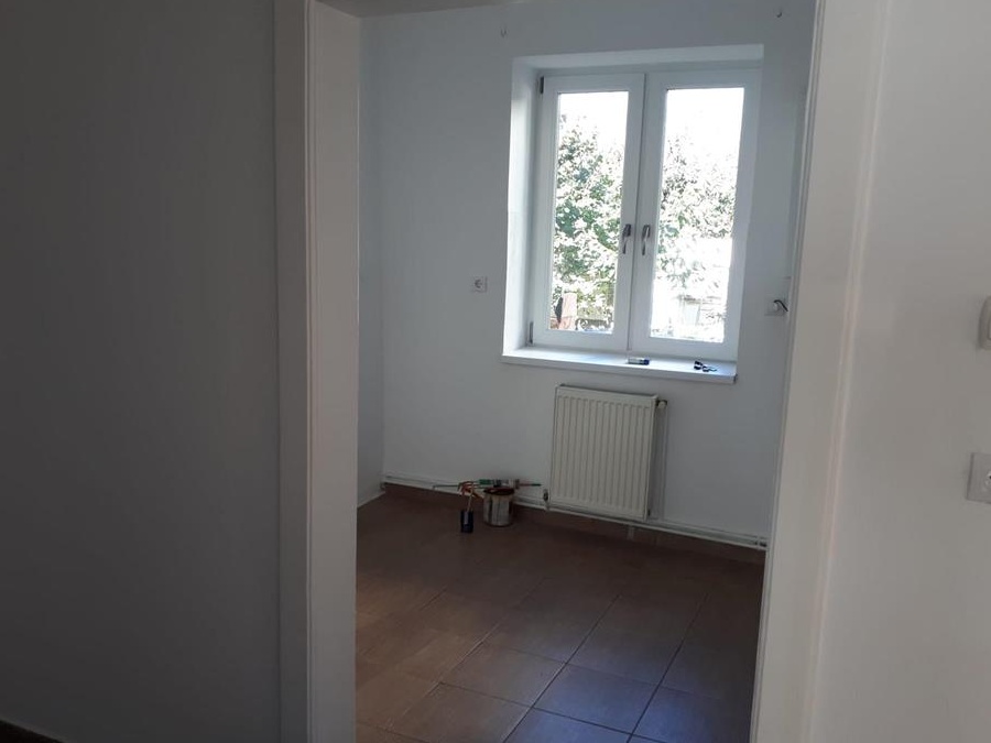 Apartament la casa, 3 camere -  pretabil cabinet, birouri, Zona Luptei