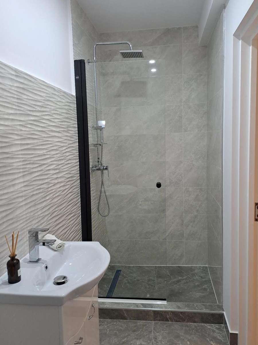 Apartament la casa 3 dormitoare+living Giarmata 108mp utili