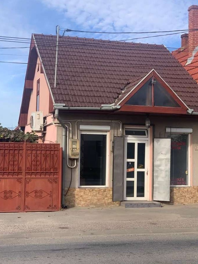 apartament la casa-birou,spatiu comercial acces din strada