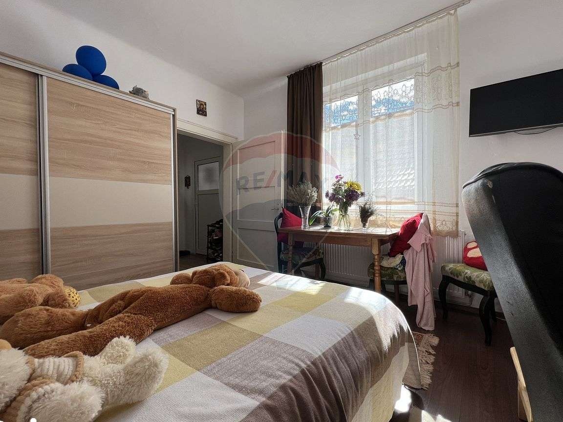 Apartament la casă de vânzare, 3 camere, Cisnădie Centru