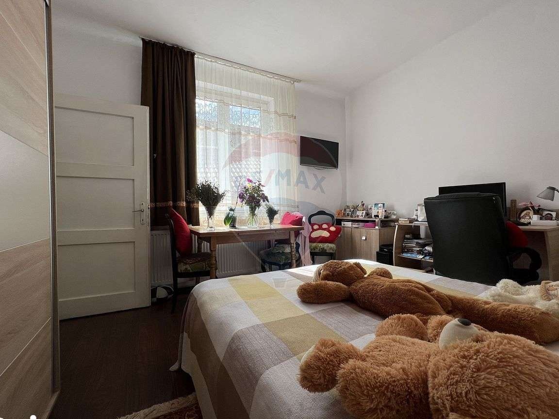 Apartament la casă de vânzare, 3 camere, Cisnădie Centru