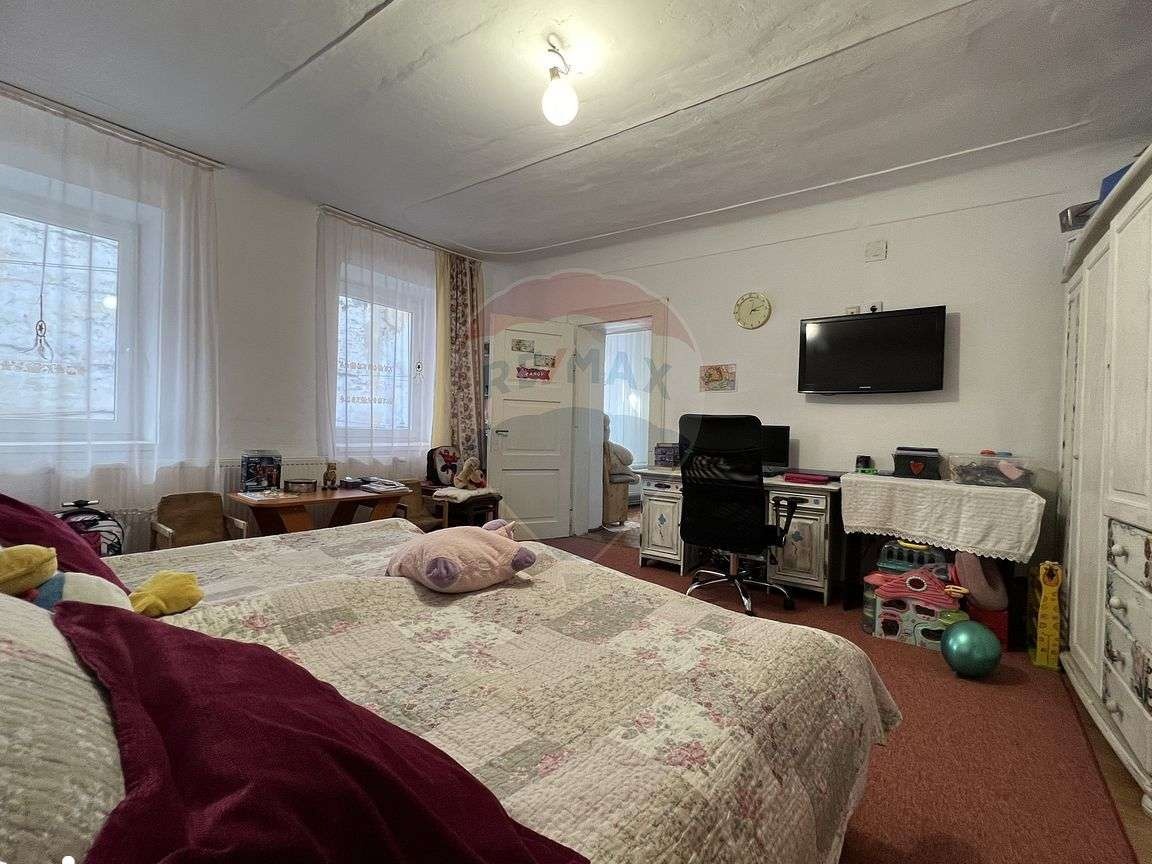 Apartament la casă de vânzare, 3 camere, Cisnădie Centru