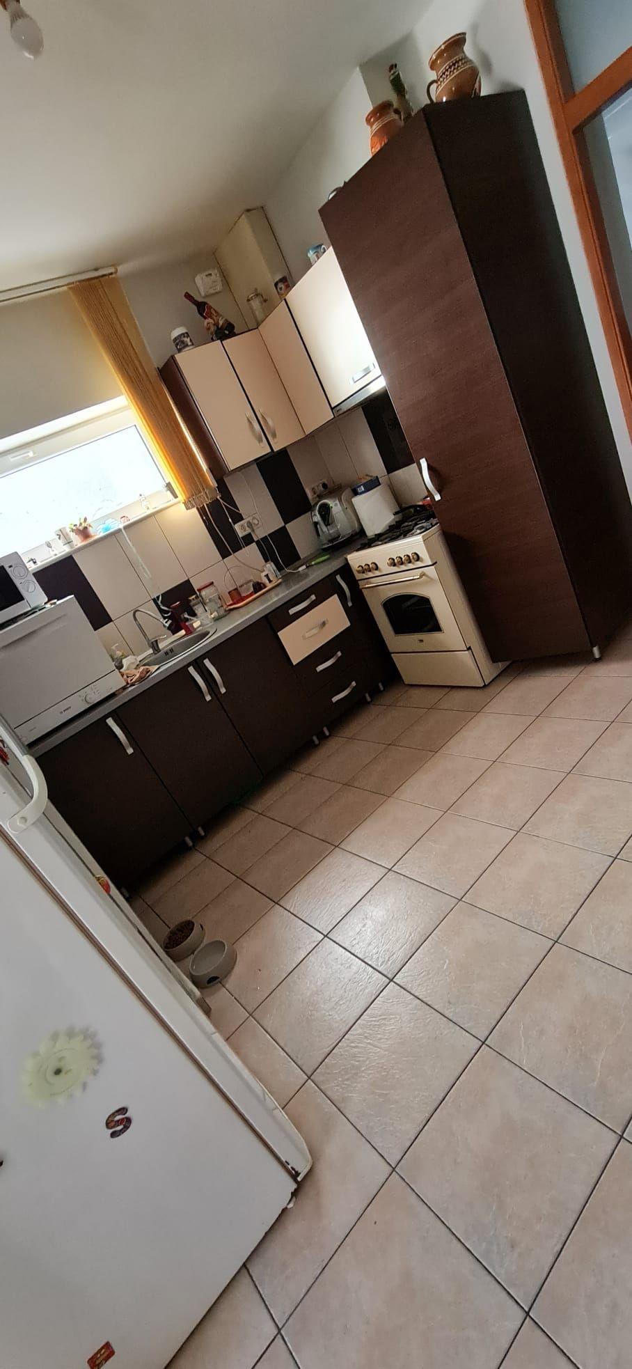 Apartament la casa de vanzare