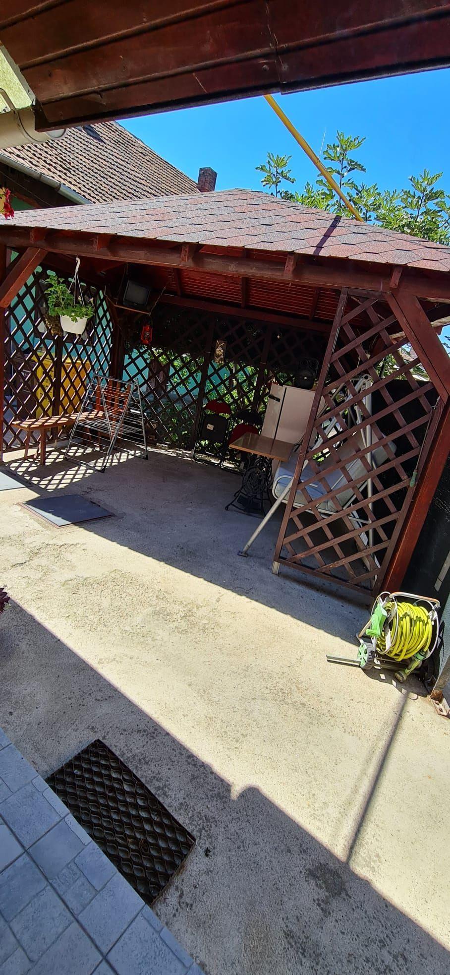Apartament la casa de vanzare
