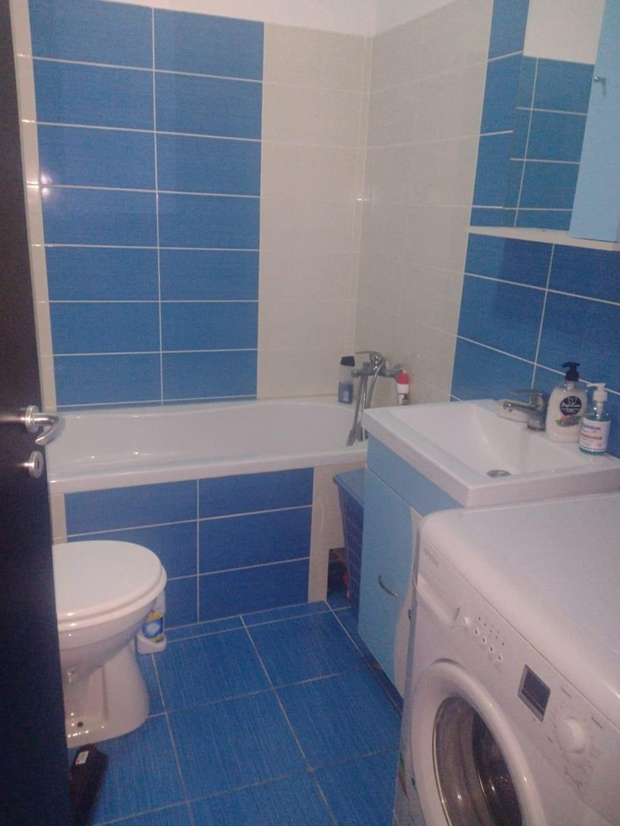 Apartament luminos cu o camera in bloc nou cu centrala, parcare și balcon