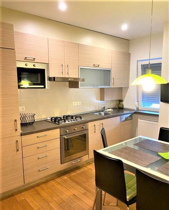 Apartament mobilat si utilat, loc de parcare subteran, Aradului