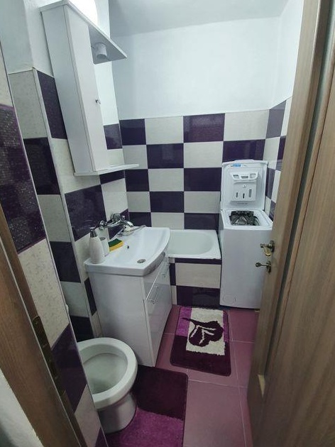 apartament o camera 28 mp Aradului