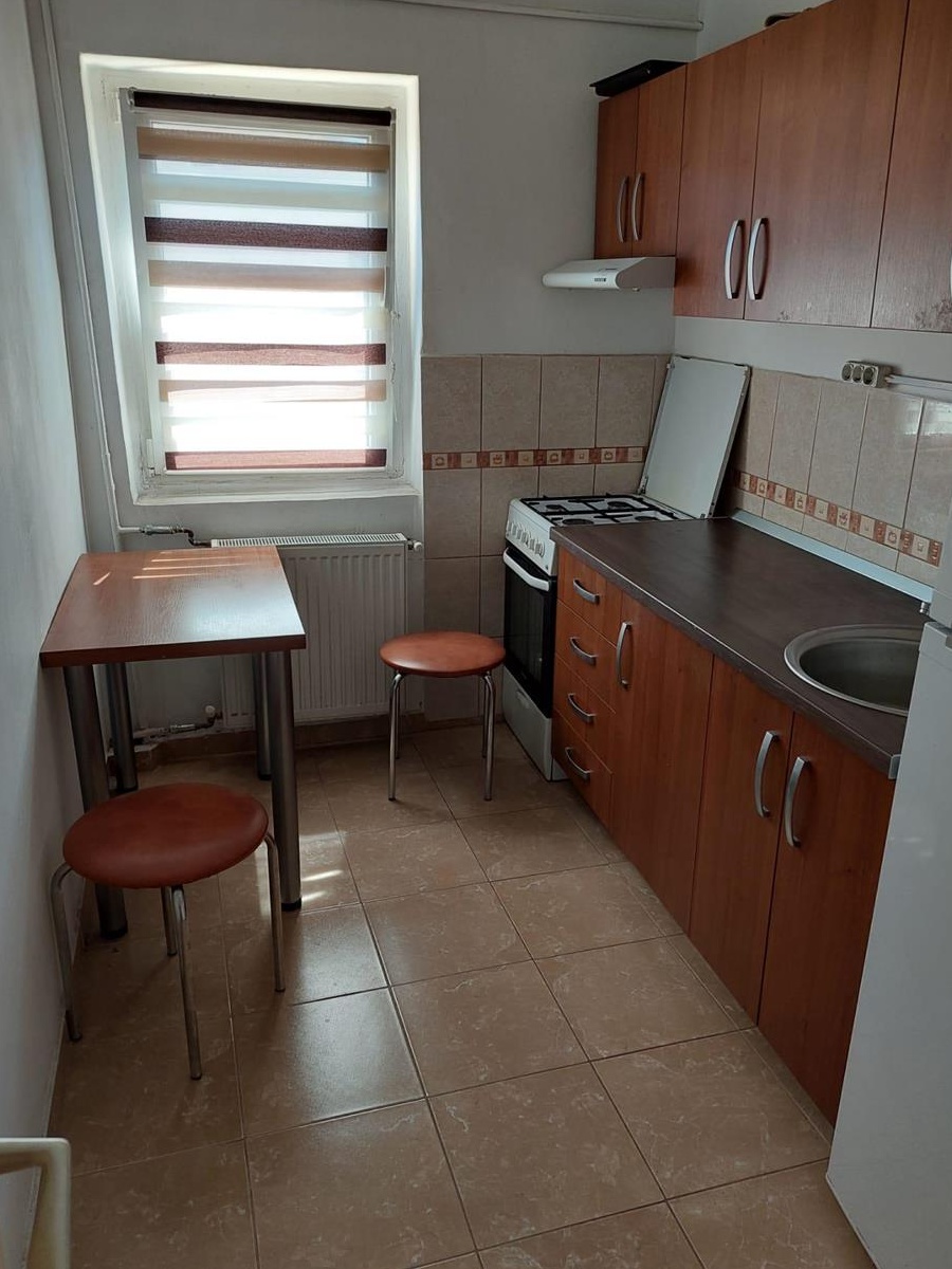 Apartament o camera etaj 4/5 - proprietar - fără agentii