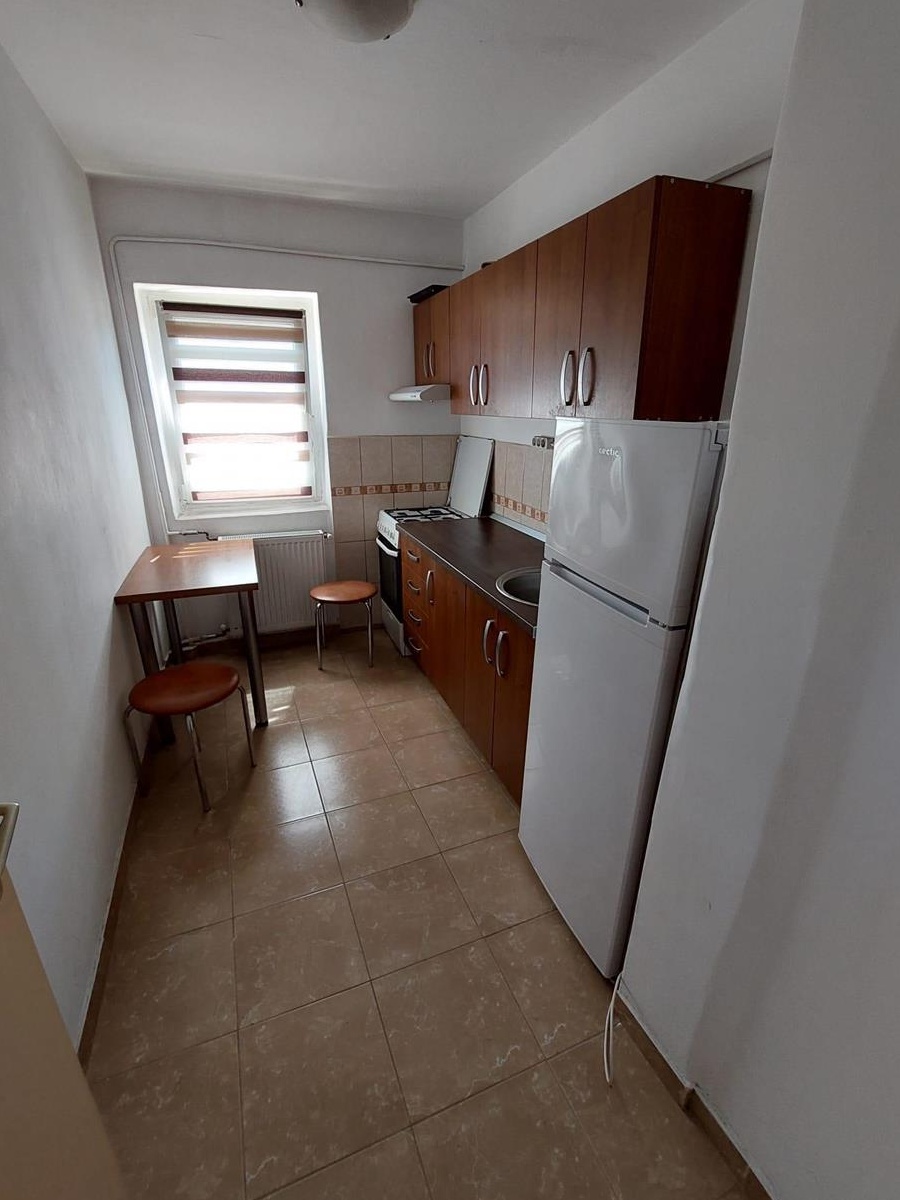 Apartament o camera etaj 4/5 - proprietar - fără agentii