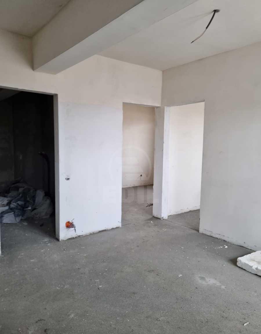 Apartament semifinisat cu 3 camere si terasa in zona TERRA