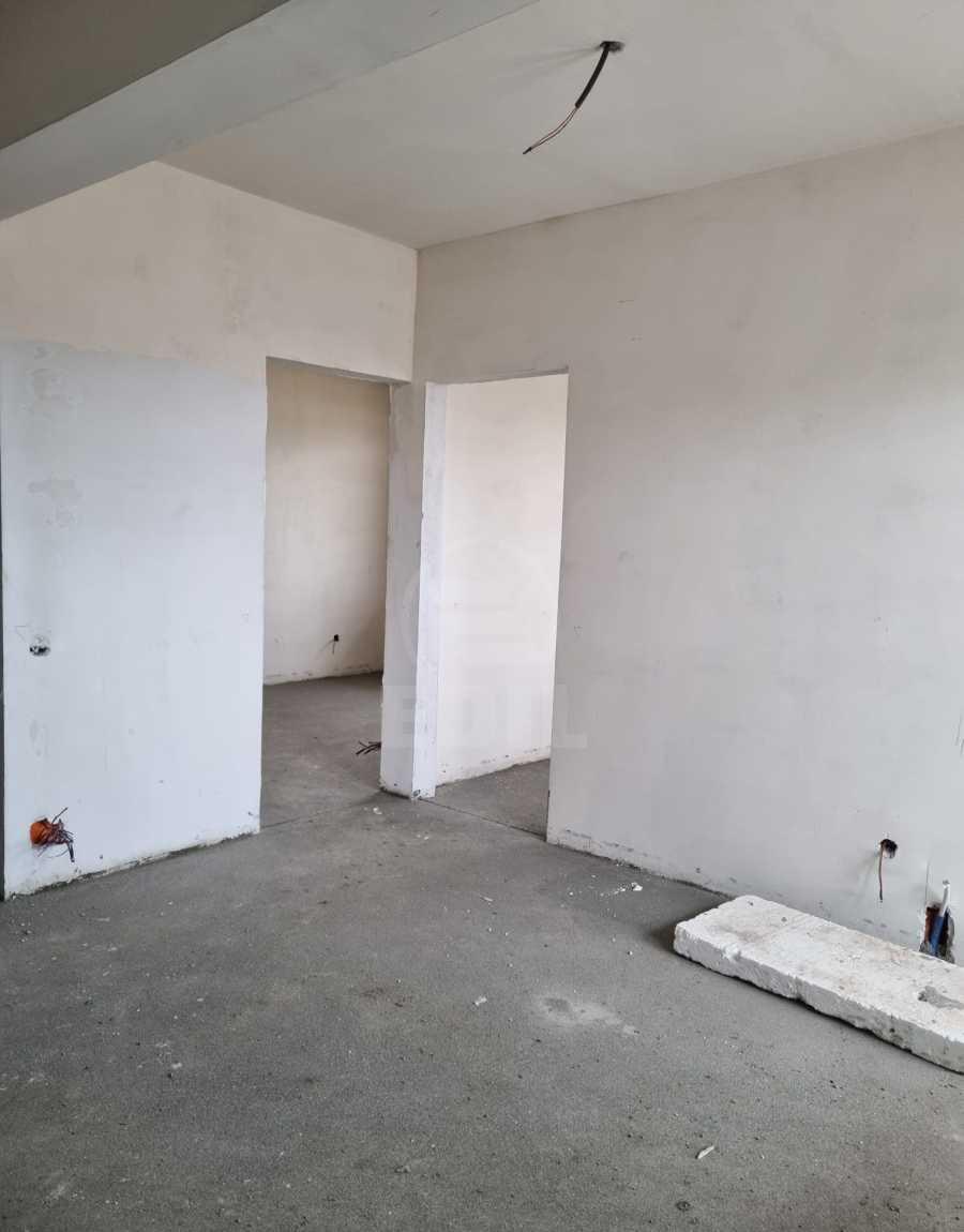 Apartament semifinisat cu 3 camere si terasa in zona TERRA