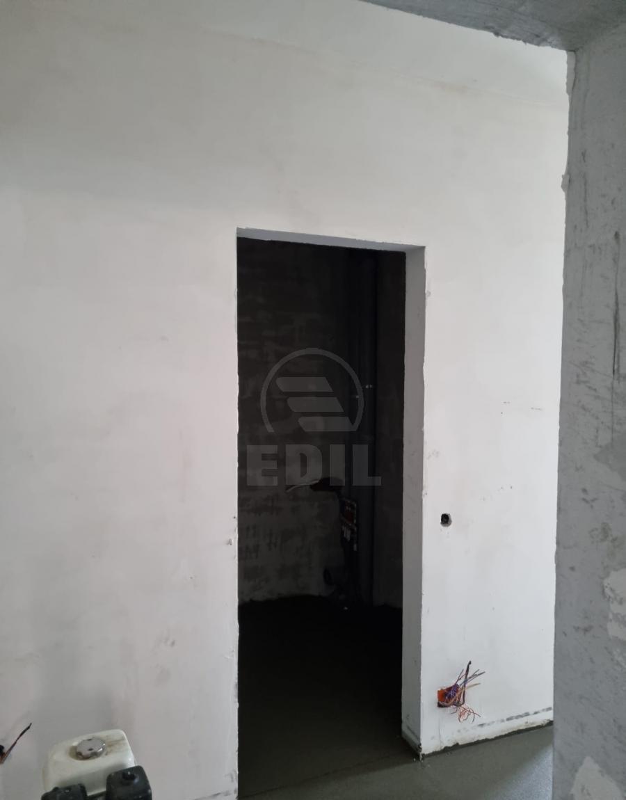 Apartament semifinisat cu 3 camere si terasa in zona TERRA