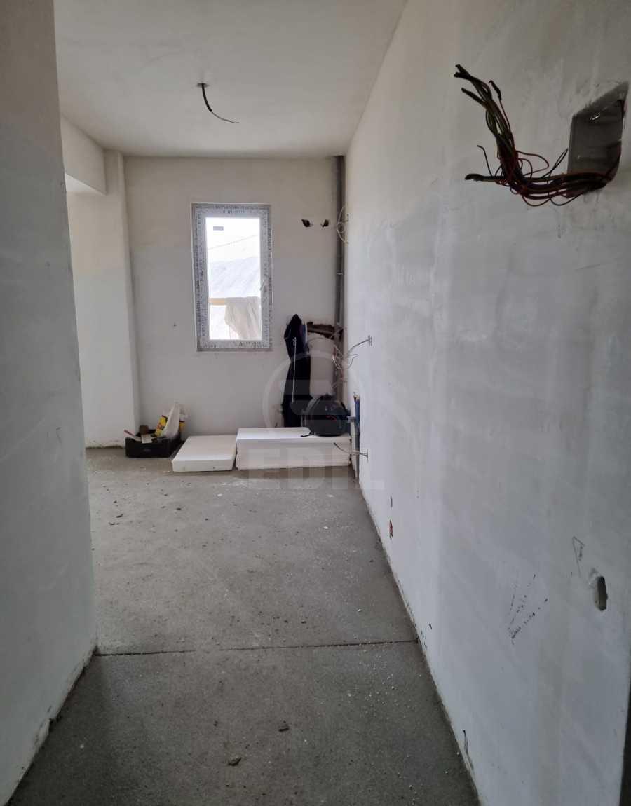 Apartament semifinisat cu 3 camere si terasa in zona TERRA