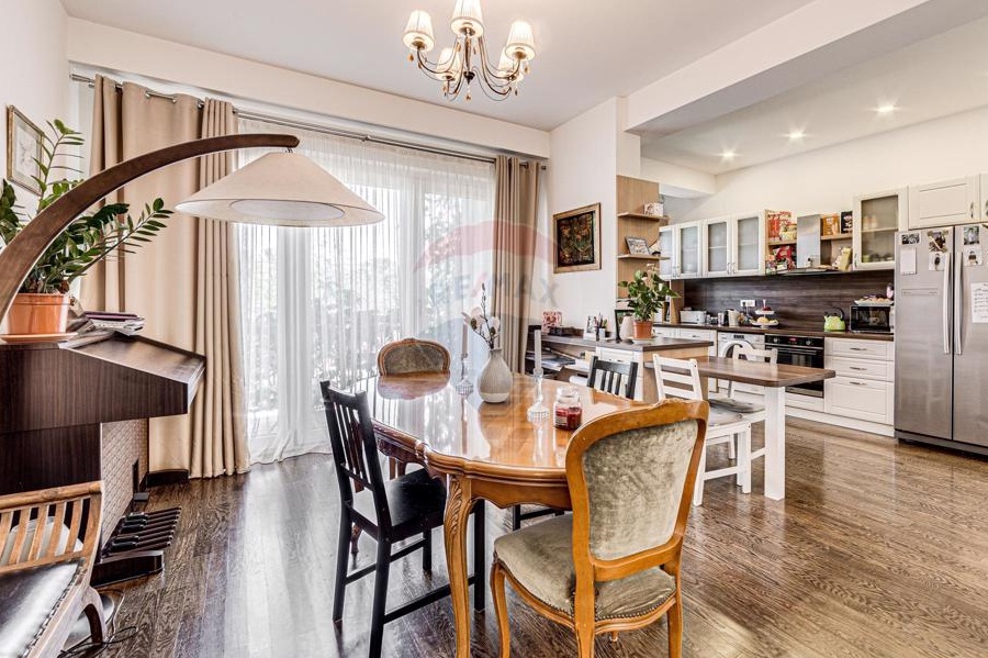 Apartament superb cu 3 camere în zona Romanilor + parcare