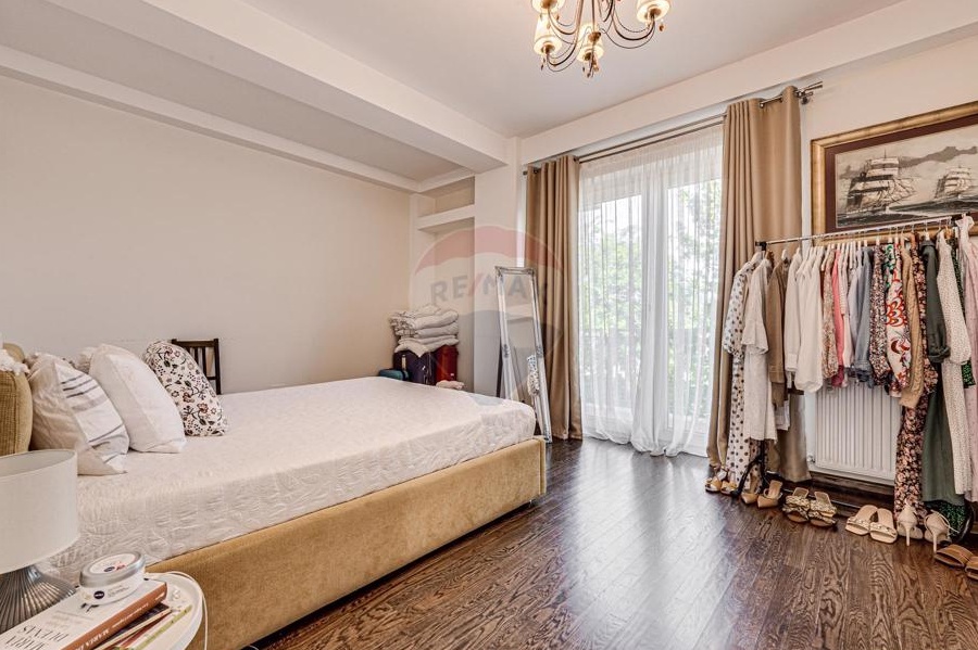 Apartament superb cu 3 camere în zona Romanilor + parcare