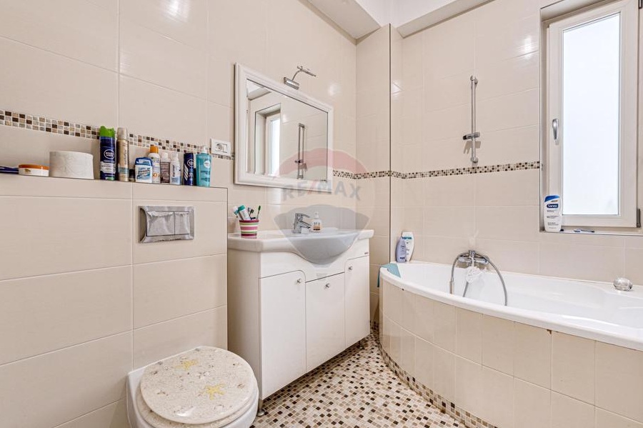 Apartament superb cu 3 camere în zona Romanilor + parcare