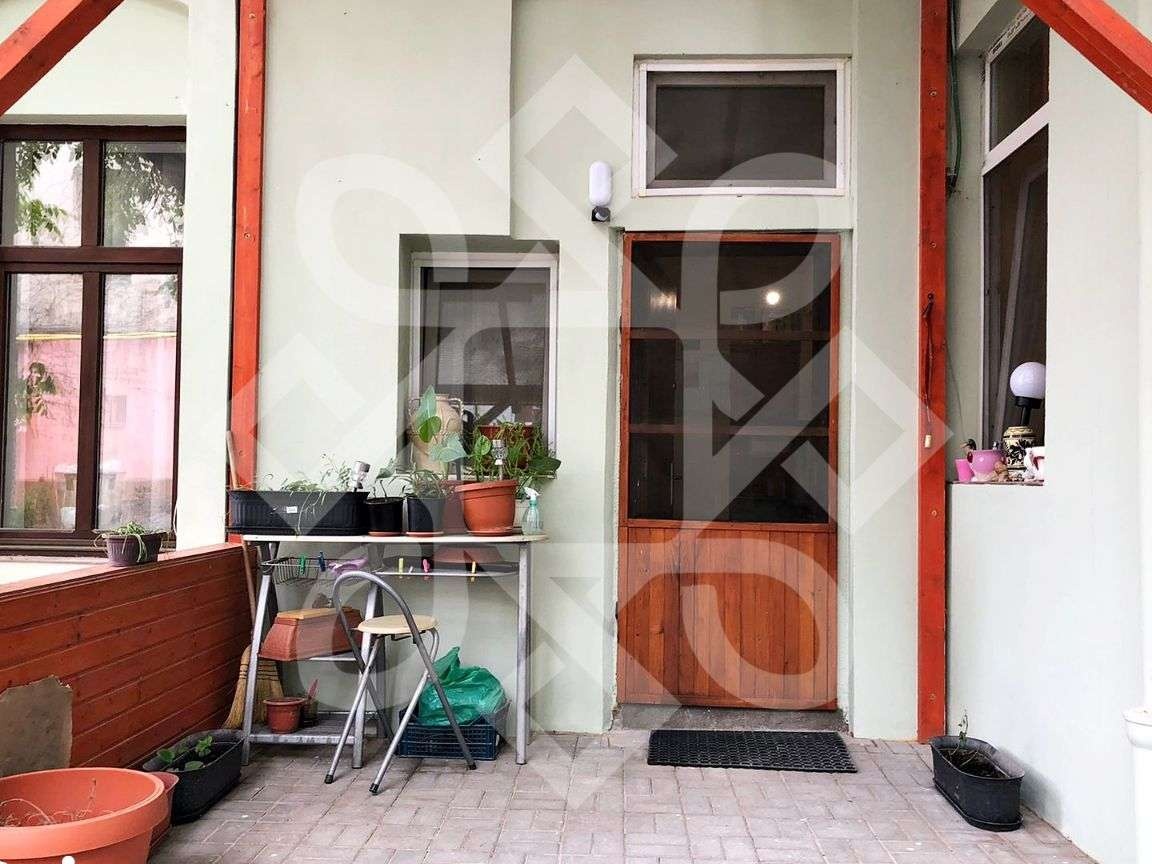 Apartament ultracentral cu 1 camera la curte comuna