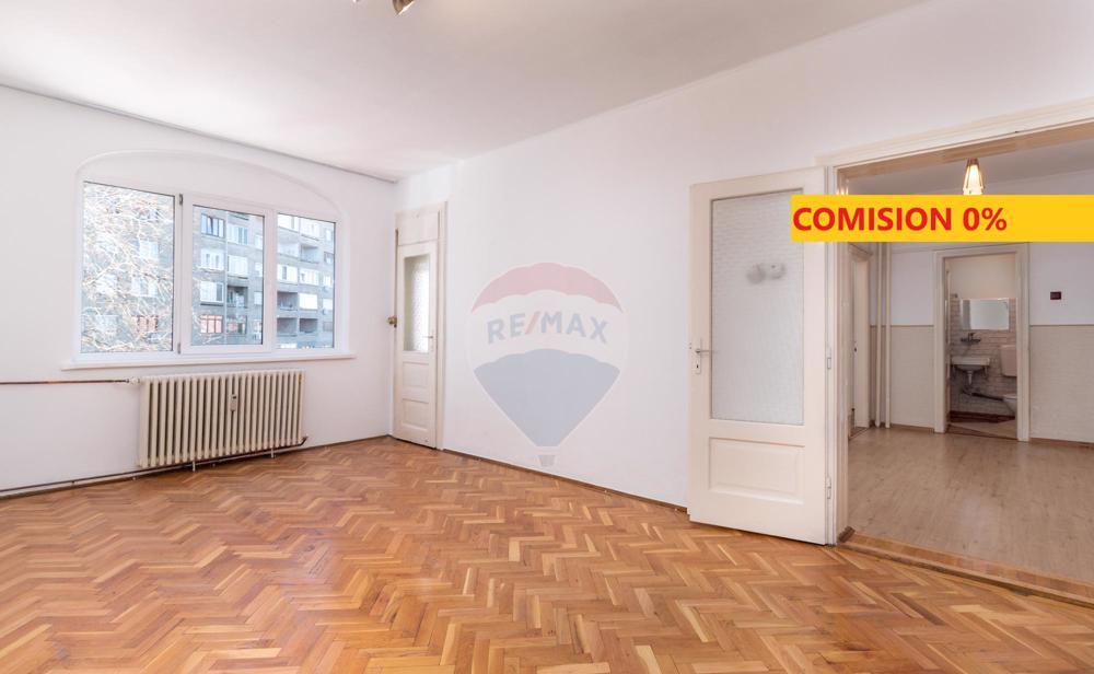 Apartament Ultracentral Cu 3 Camere. Bonus: Spațiu Comercial La Parter