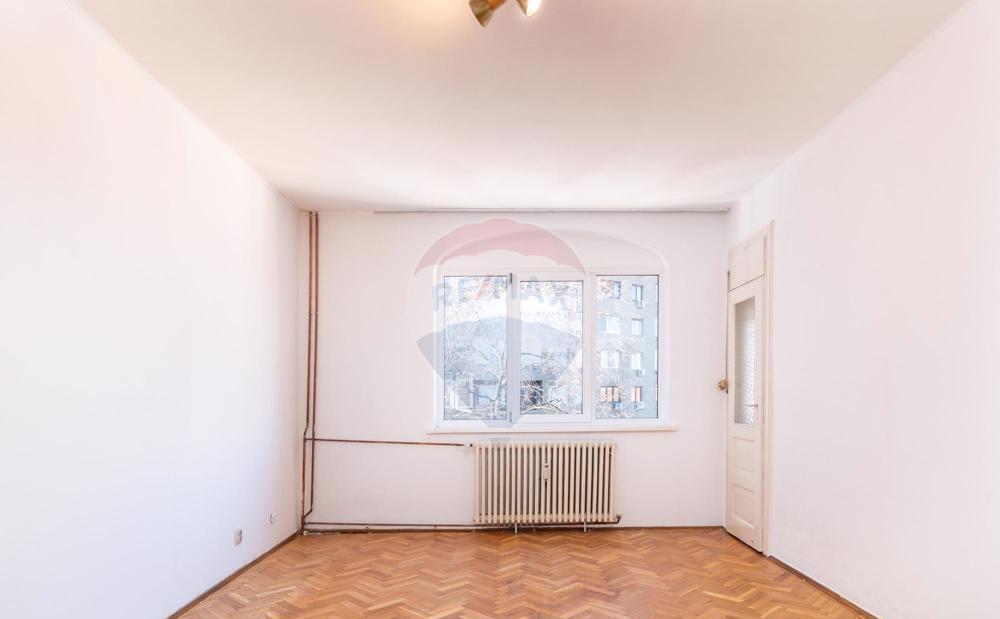 Apartament Ultracentral Cu 3 Camere. Bonus: Spațiu Comercial La Parter