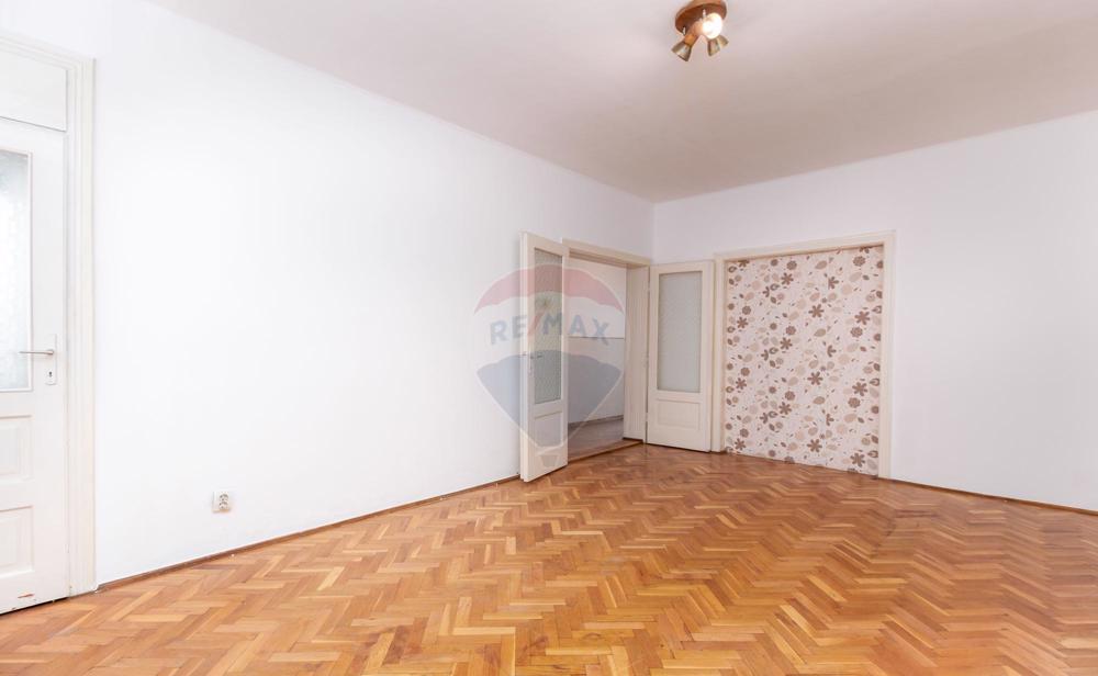 Apartament Ultracentral Cu 3 Camere. Bonus: Spațiu Comercial La Parter